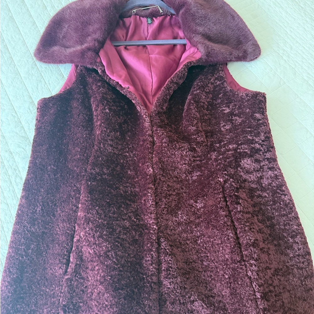 White House Black Market Comfy Plush Burgundy Faux Fur Vest